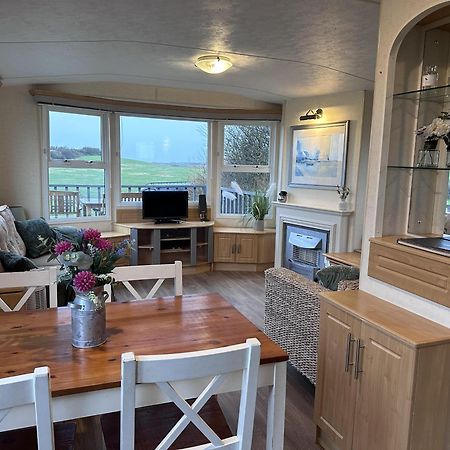 Captivating 2-Bed Static Caravan In Holyhead Llanfachraeth Екстер'єр фото