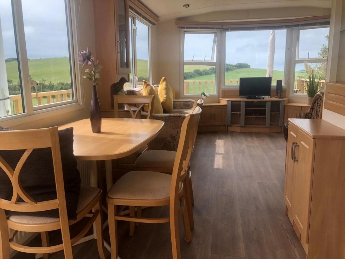Captivating 2-Bed Static Caravan In Holyhead Llanfachraeth Екстер'єр фото