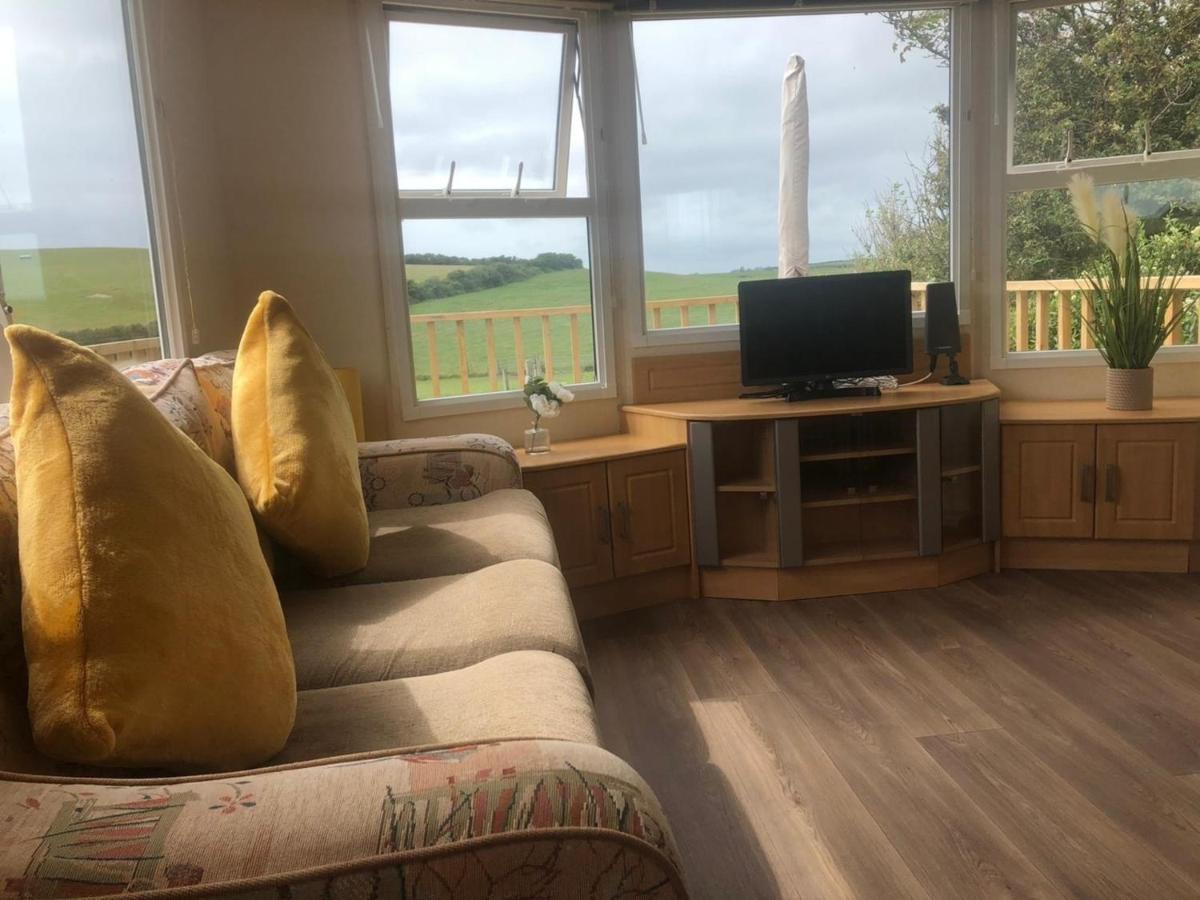 Captivating 2-Bed Static Caravan In Holyhead Llanfachraeth Екстер'єр фото