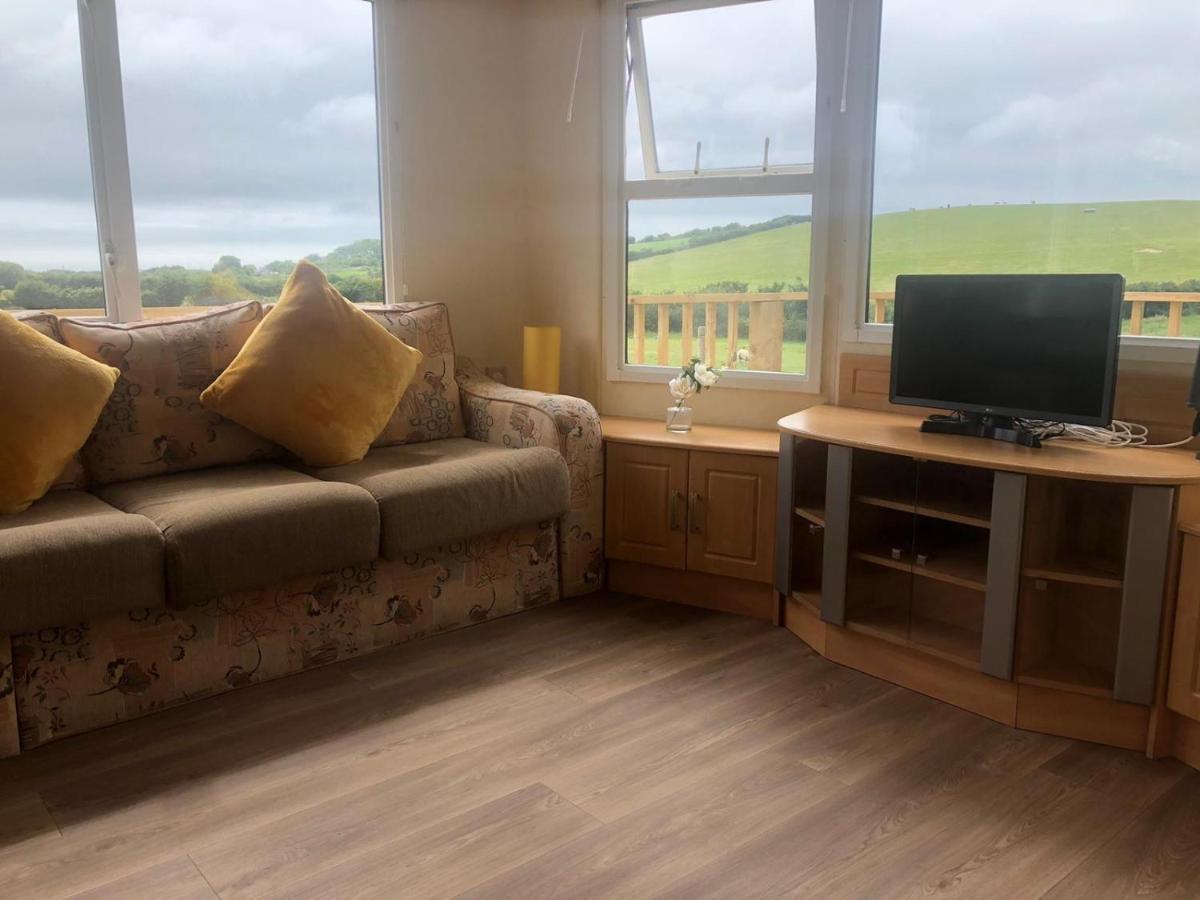 Captivating 2-Bed Static Caravan In Holyhead Llanfachraeth Екстер'єр фото