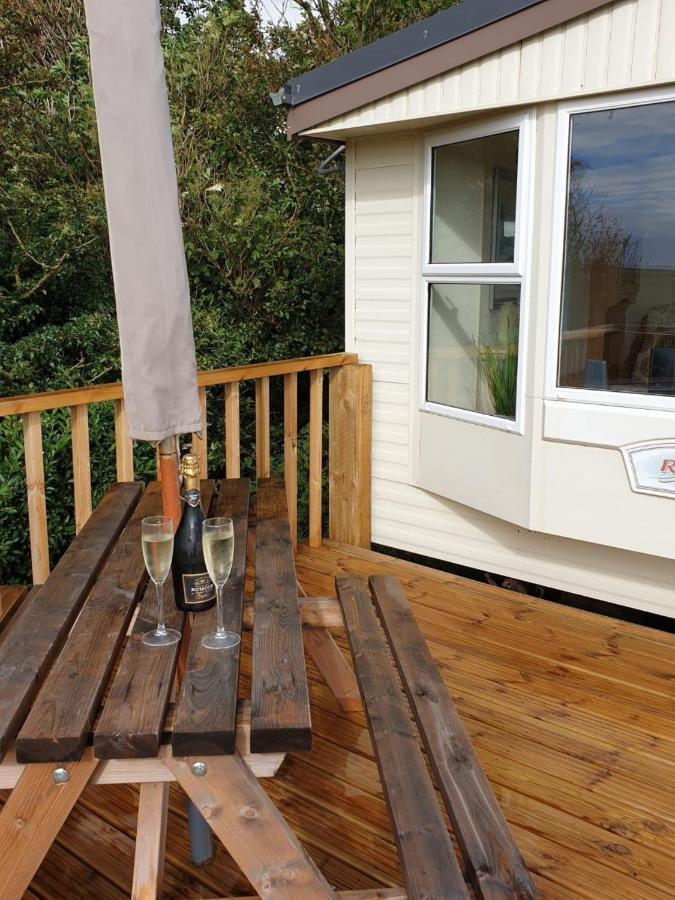 Captivating 2-Bed Static Caravan In Holyhead Llanfachraeth Екстер'єр фото