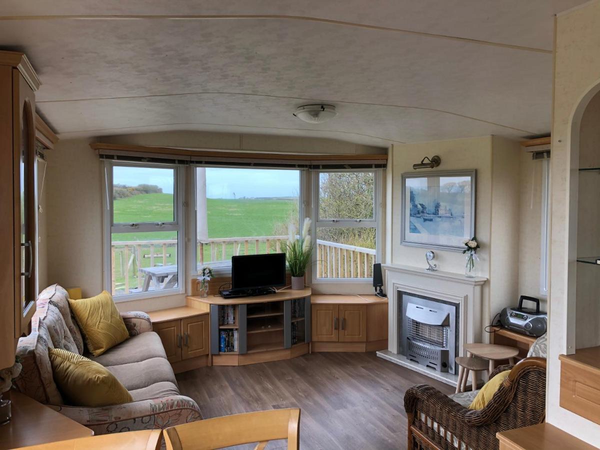 Captivating 2-Bed Static Caravan In Holyhead Llanfachraeth Екстер'єр фото