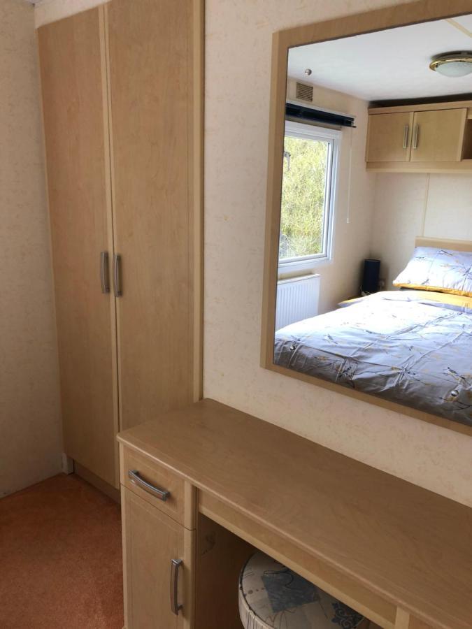Captivating 2-Bed Static Caravan In Holyhead Llanfachraeth Екстер'єр фото