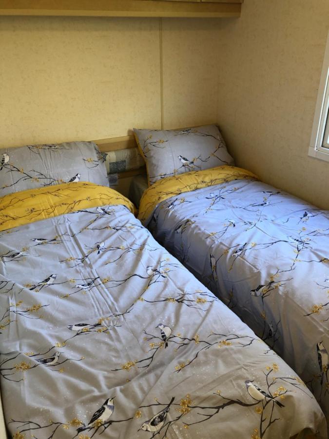 Captivating 2-Bed Static Caravan In Holyhead Llanfachraeth Екстер'єр фото