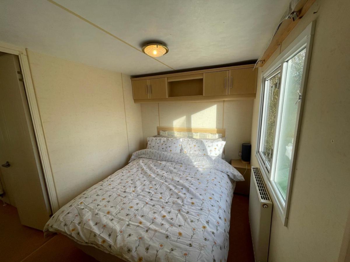 Captivating 2-Bed Static Caravan In Holyhead Llanfachraeth Екстер'єр фото
