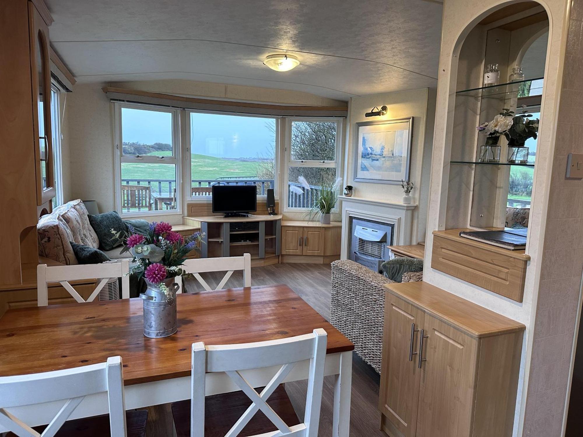 Captivating 2-Bed Static Caravan In Holyhead Llanfachraeth Екстер'єр фото