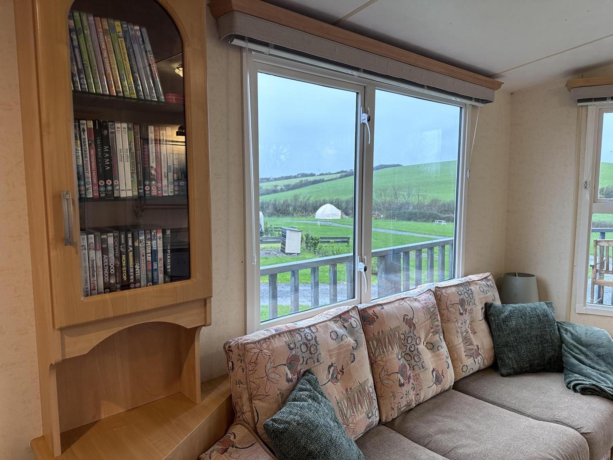 Captivating 2-Bed Static Caravan In Holyhead Llanfachraeth Екстер'єр фото